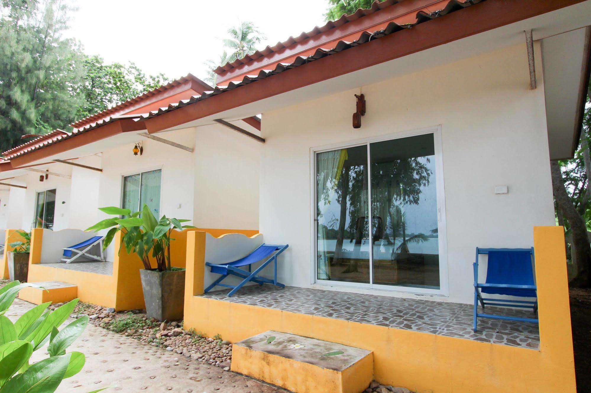 Issara Beach Resort Sichon Eksteriør bilde
